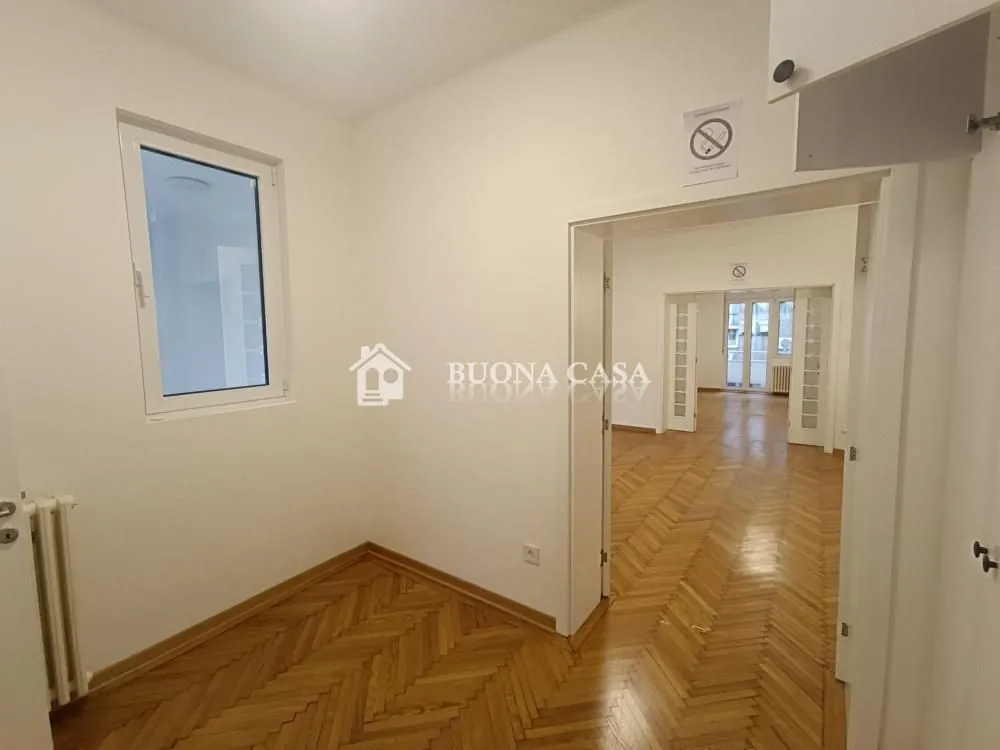 Izdavanje, četvorosoban stan, 120m², Stari Grad, Beograd