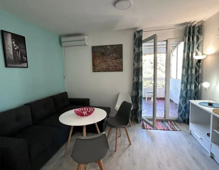 Rent, studio apartment, 33m², Centar, Bar
