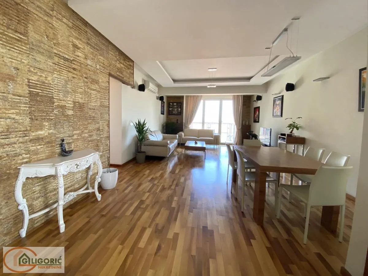 Sale, four bedroom apartment, 122m², Stari Grad, Beograd