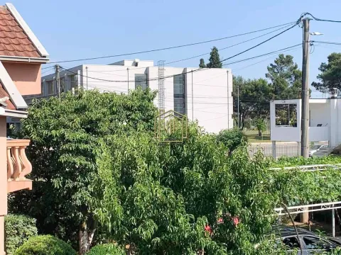 Izdavanje, dvosoban stan, 95m², Tološi, Podgorica - image 11