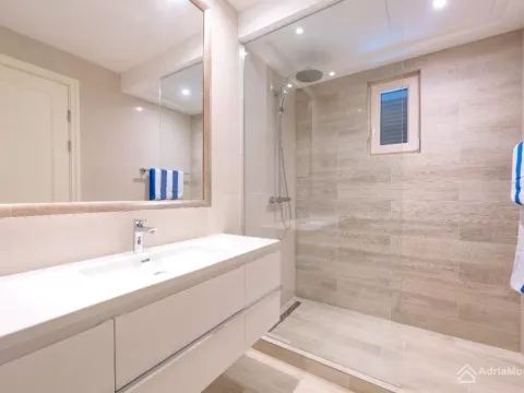 Sale, two bedroom apartment, 143m², Radovići, Tivat - image 16