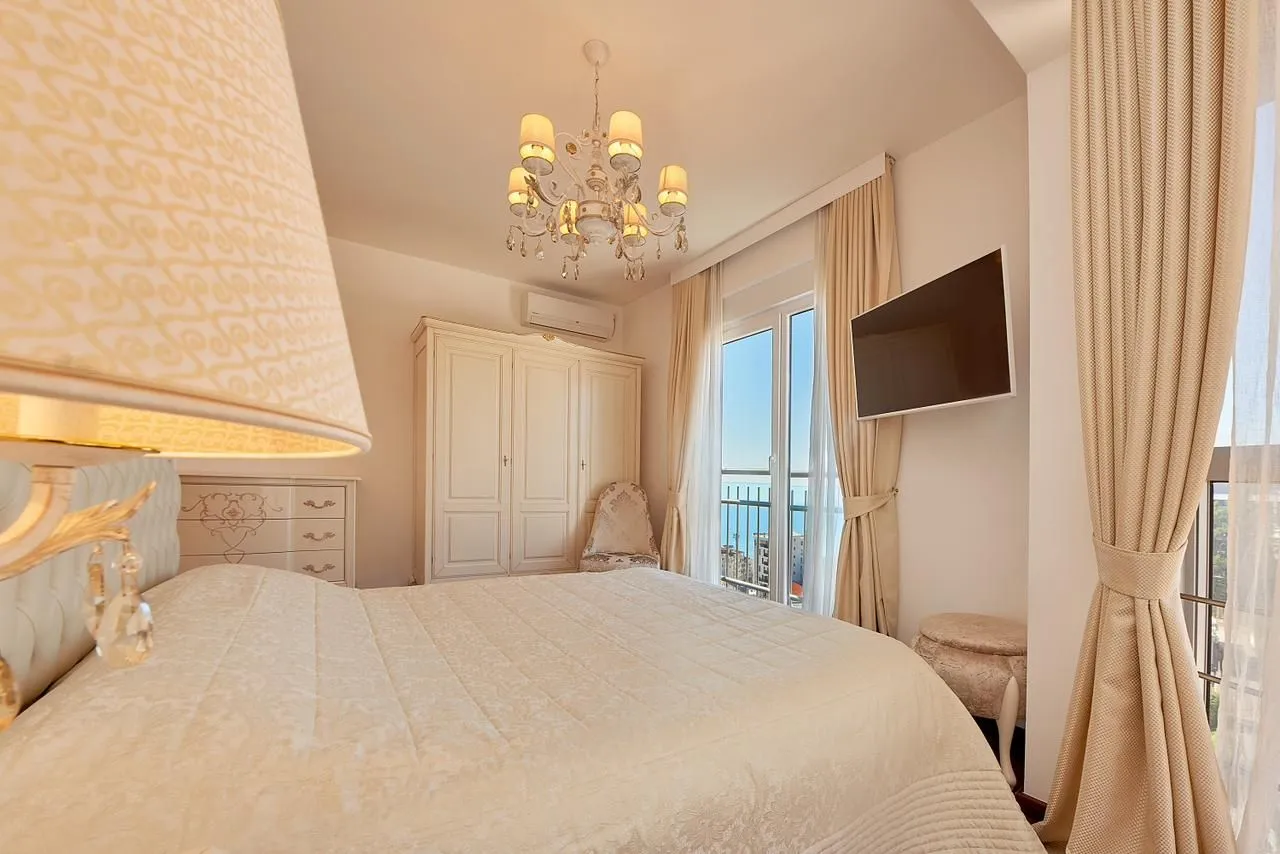 Prodaja, četvorosoban stan, 150m², Bečići, Budva