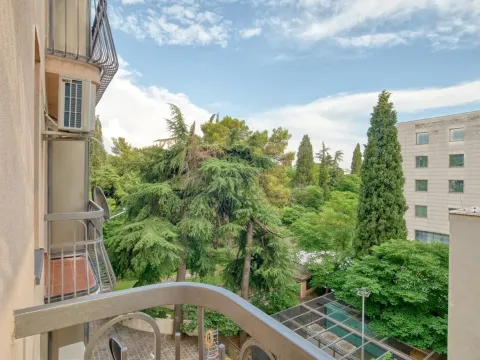 Izdavanje, dvosoban stan, 90m², Centar, Podgorica - image 23