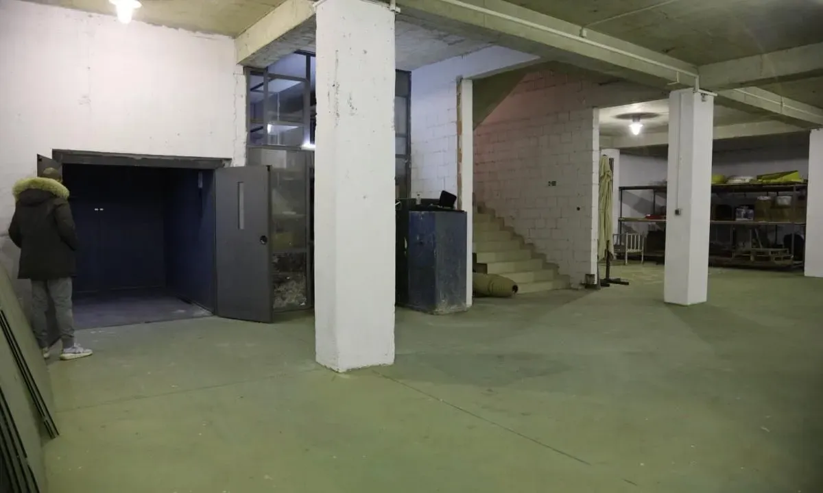 Izdavanje, poslovni prostor, 400m², Zemun Gornji Grad, Zemun Sve Podlokacije