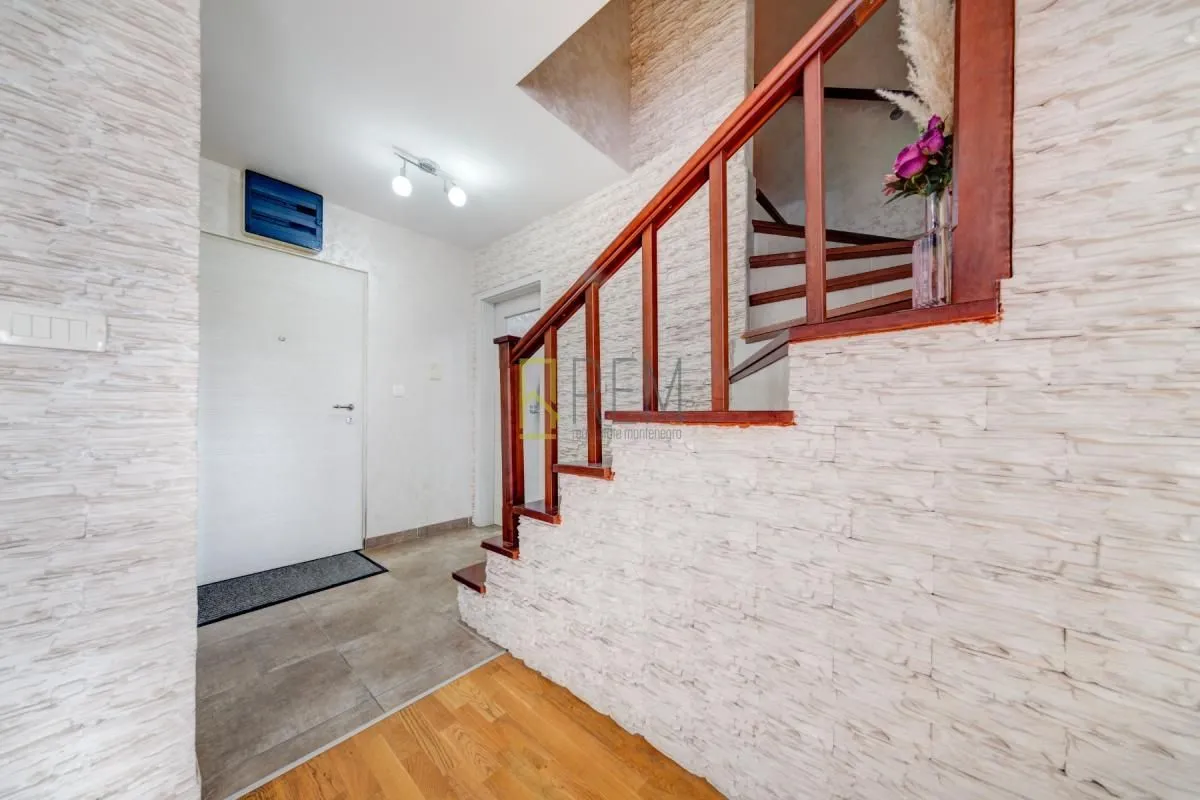 Prodaja, trosoban stan, 113m², Ljubović, Podgorica