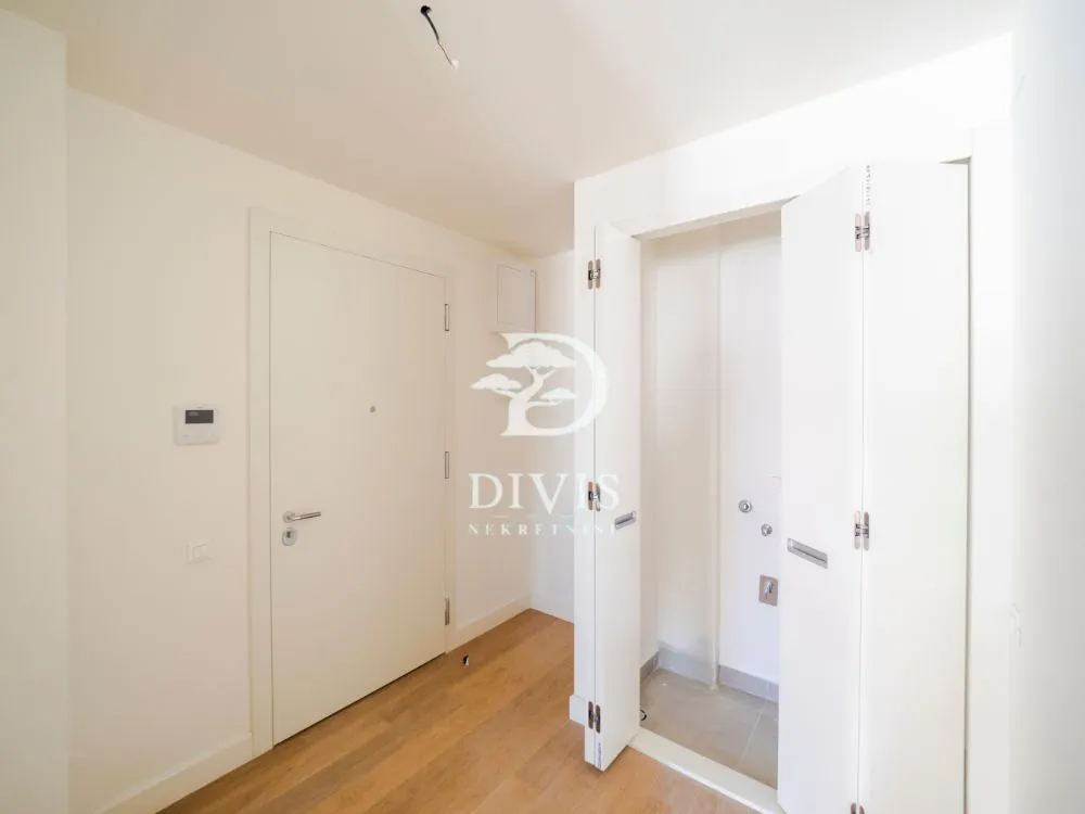Prodaja, trosoban stan, 75m², Novi Beograd Sve Podlokacije, Beograd