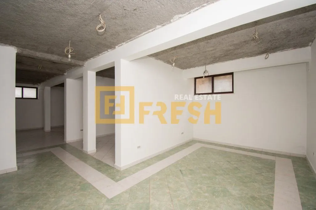 Sale, office space, 323m², Stari Aerodrom, Podgorica