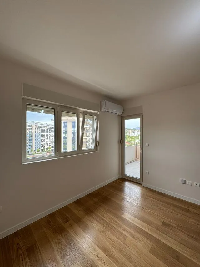 Izdavanje, jednosoban stan, 49m², Central Point, Podgorica