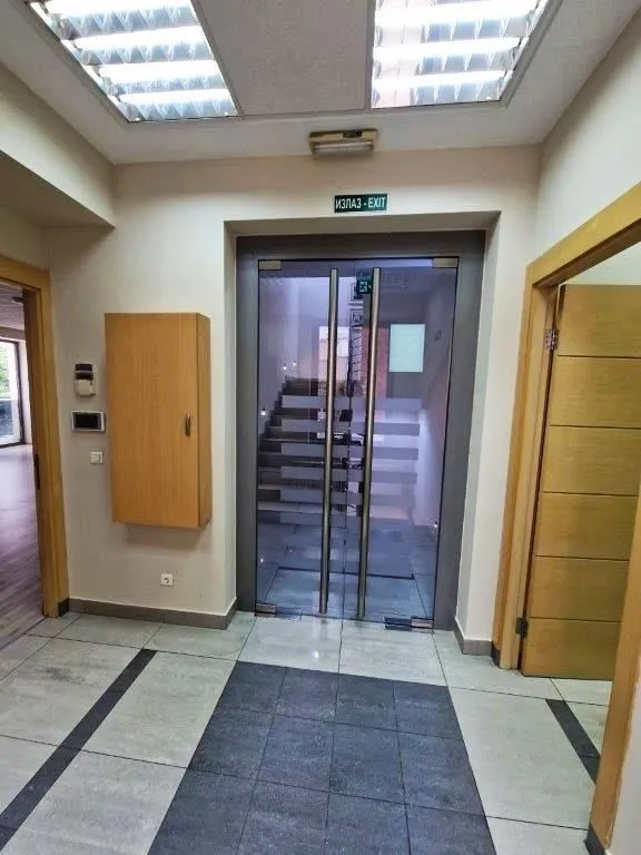 Rent, office space, 216m², Voždovac, Voždovac Sve Podlokacije