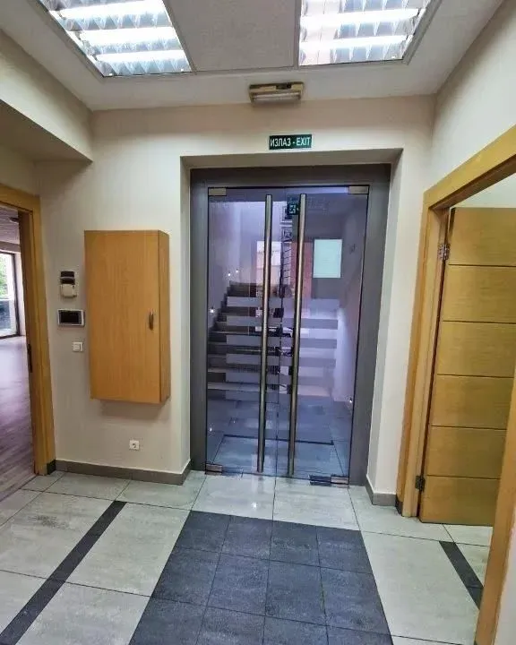 Izdavanje, poslovni prostor, 216m², Voždovac, Voždovac Sve Podlokacije