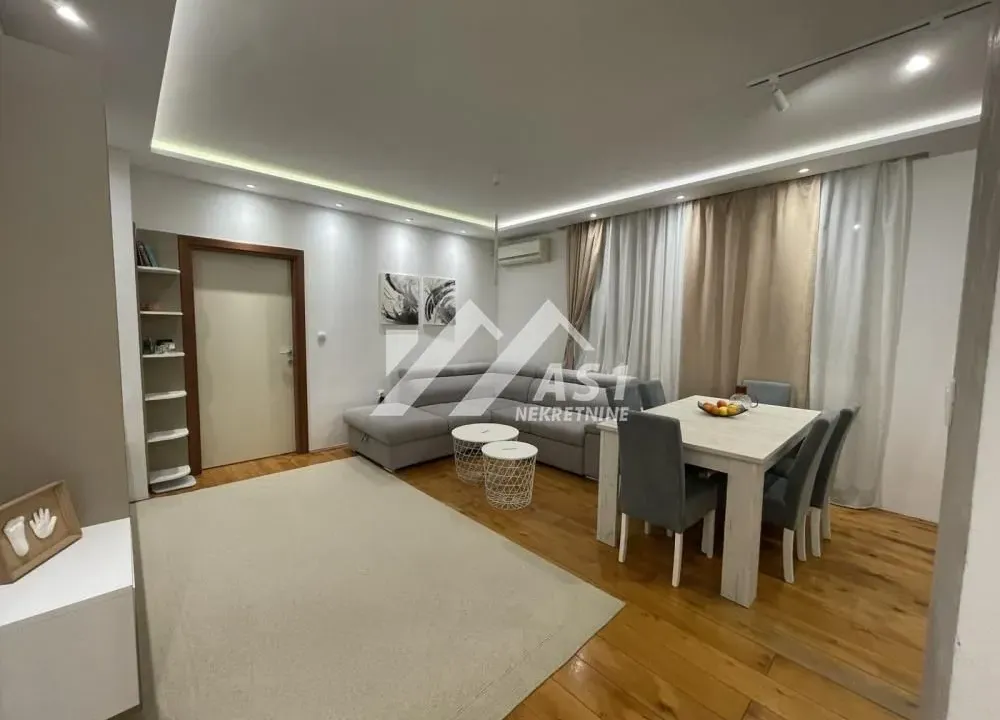 Izdavanje, trosoban stan, 52m², Rotkvarija, Novi Sad Sve Podlokacije