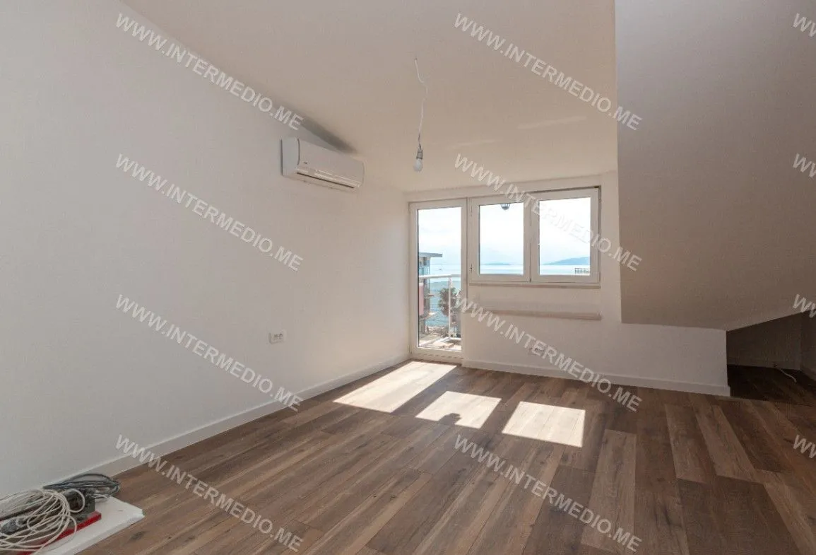 Prodaja, dvosoban stan, 109m², Đenovići, Herceg Novi