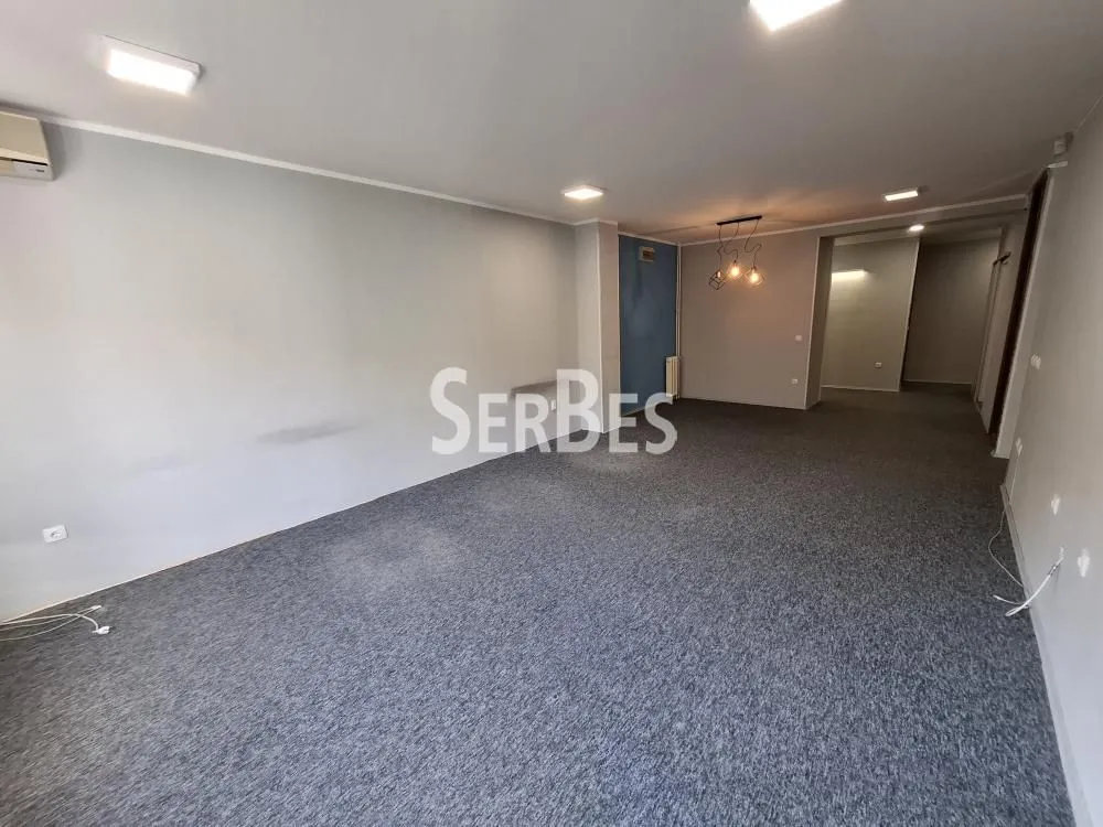 Izdavanje, četvorosoban stan, 120m², Grbavica, Novi Sad Sve Podlokacije
