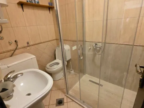 Izdavanje, dvosoban stan, 85m², Stari Aerodrom, Podgorica - image 10