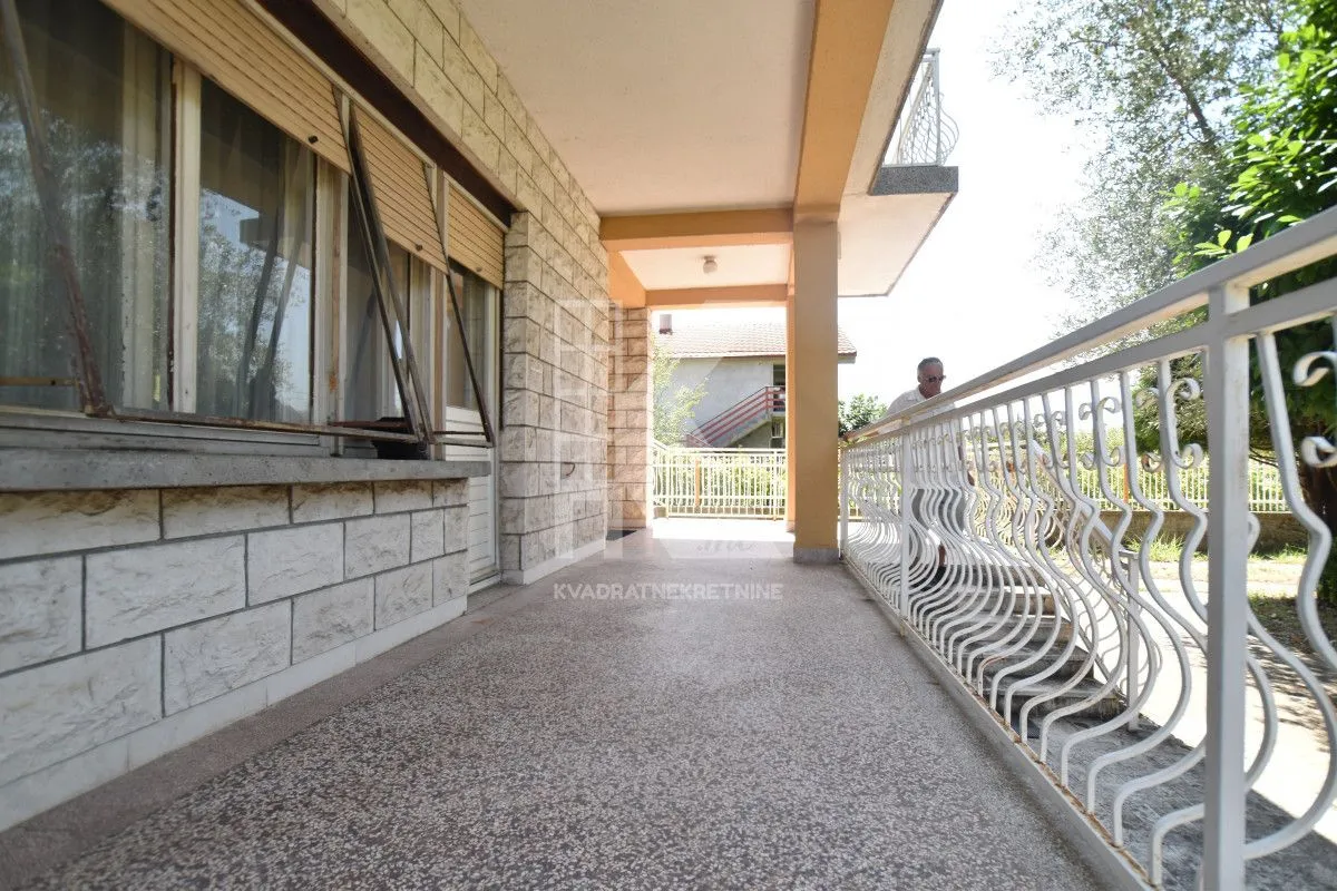 Sale, house, 240m², Dahna, Podgorica