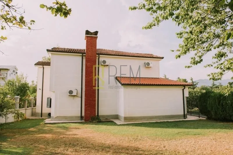 Prodaja, kuća, 460m², Zagorič, Podgorica