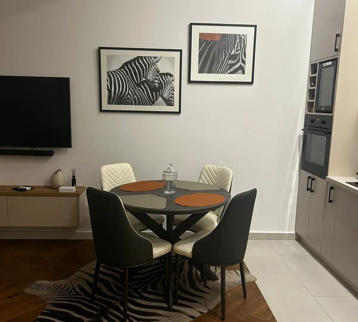 Izdavanje, jednosoban stan, 42m², Kava, Tivat