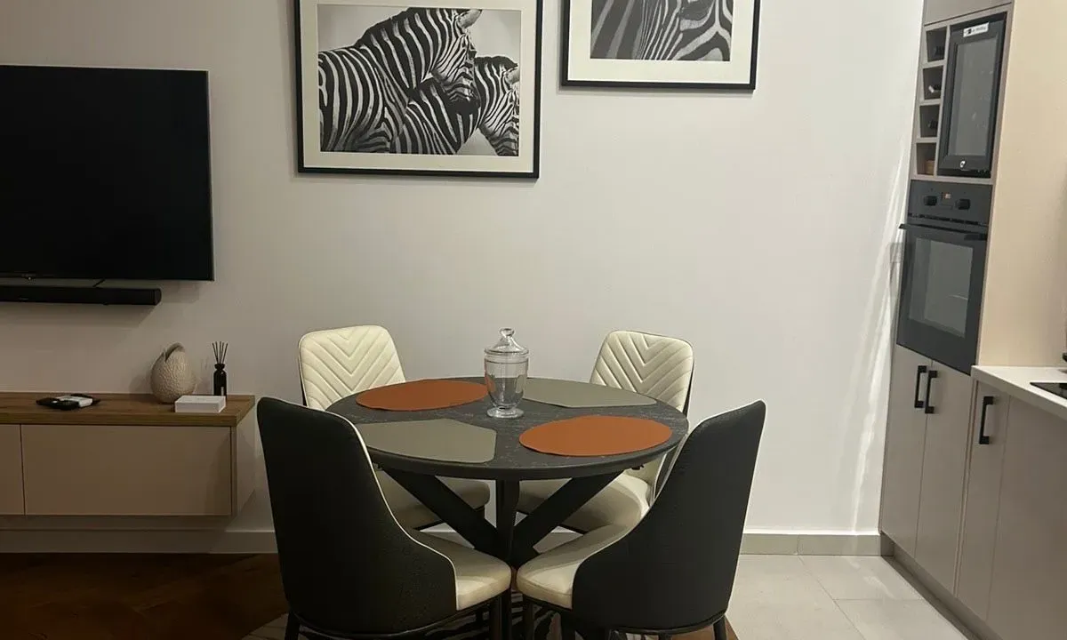 Izdavanje, jednosoban stan, 42m², Kava, Tivat