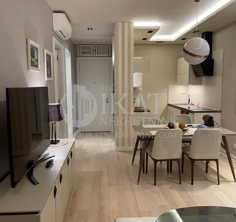 Izdavanje, dvosoban stan, 50m², Novi Beograd Sve Podlokacije, Beograd