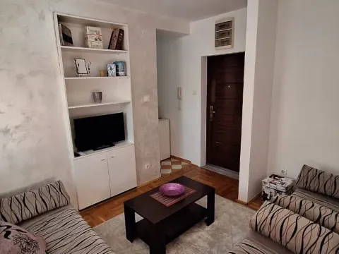 Izdavanje, jednosoban stan, 40m², Masline, Podgorica - image 17