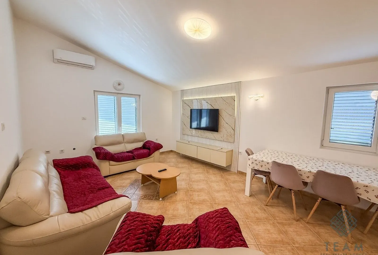 Izdavanje, kuća, 300m², Masline, Podgorica