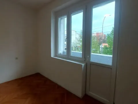 Izdavanje, jednosoban stan, 49m², Centar, Nikšić - image 3