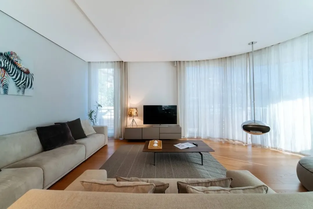 Izdavanje, dvosoban stan, 508m², Dukley Gardens, Budva