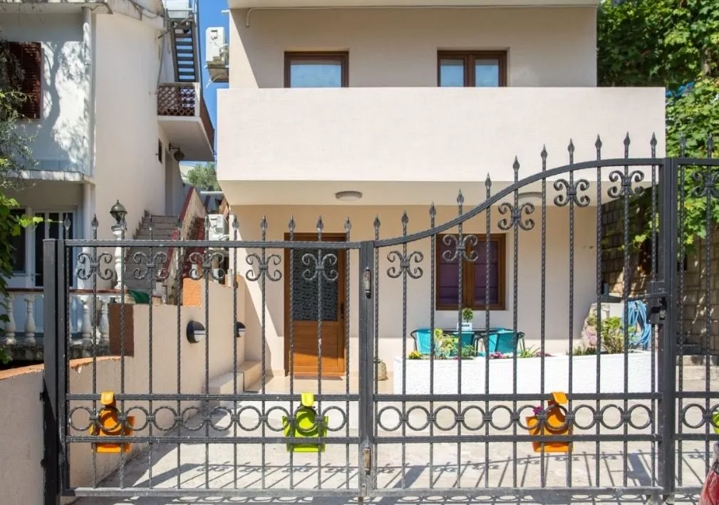 Rent, one bedroom apartment, 55m², Petrovac, Budva