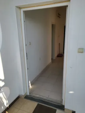 Izdavanje, trosoban stan, 65m², Stari Aerodrom, Podgorica - image 7