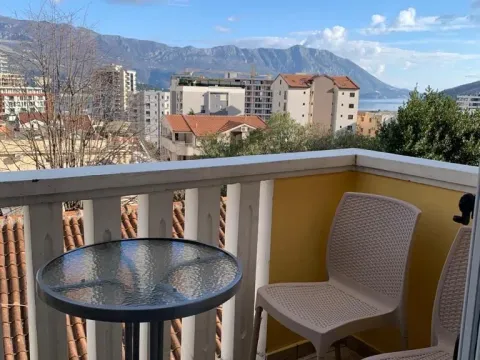 Rent, one bedroom apartment, 50m², Budva, Crna Gora - image 2