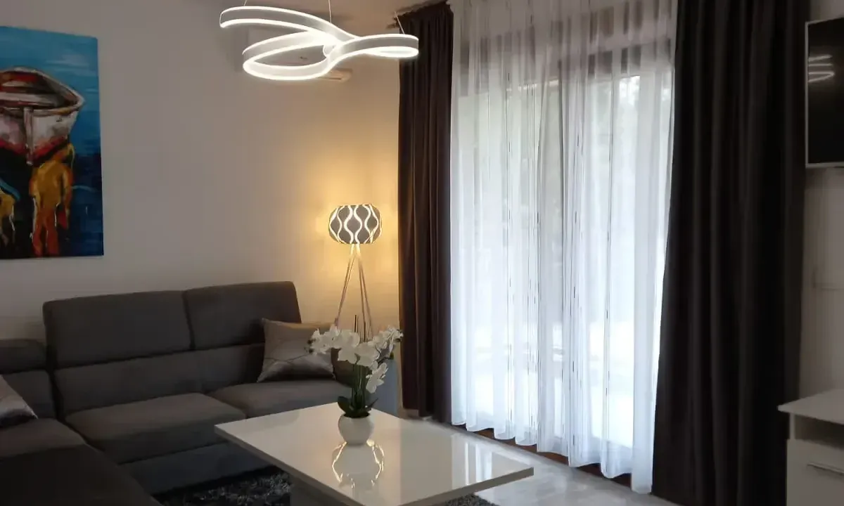 Izdavanje, stan, 58m², Tivat, Crna Gora