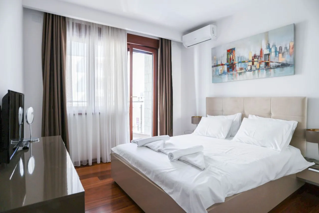 Izdavanje, jednosoban stan, 67m², Bečići, Budva