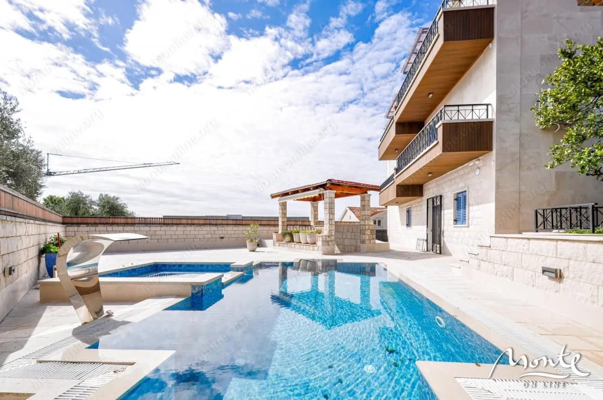 Prodaja, kuća, 240m², Tivat, Crna Gora