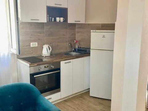 Rent, one bedroom apartment, 37m², Centar, Budva - image 2