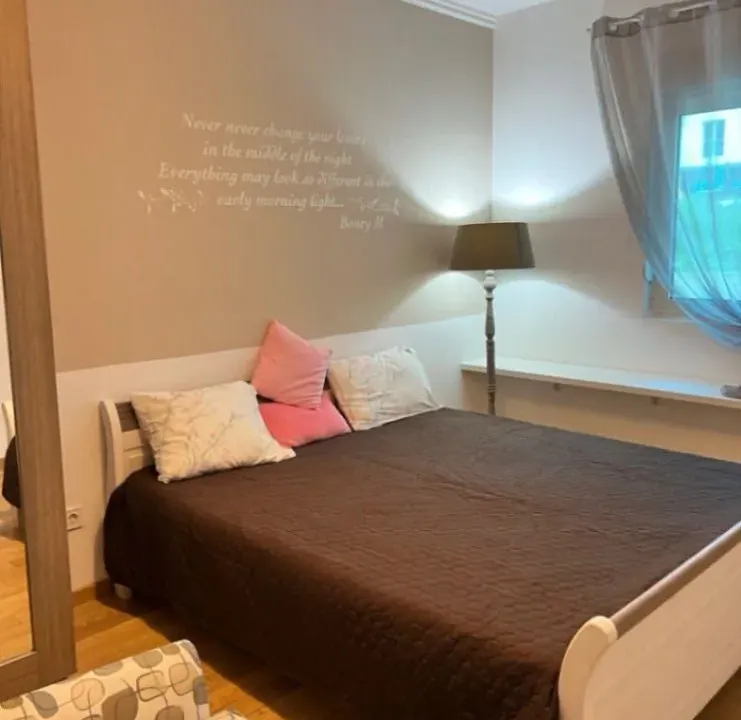 Izdavanje, dvosoban stan, 76m², Bečići, Budva