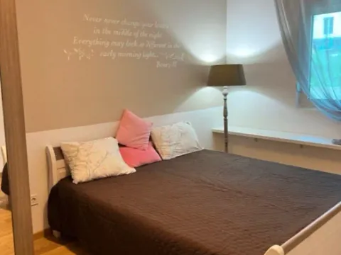 Izdavanje, dvosoban stan, 76m², Bečići, Budva