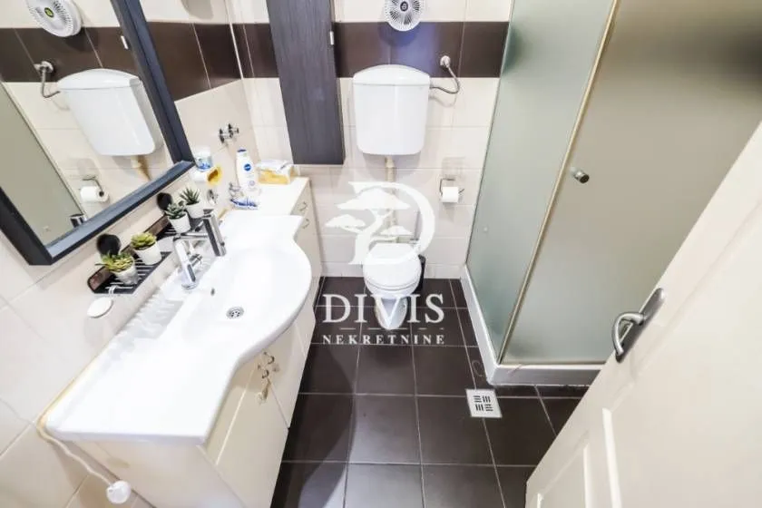 Prodaja, trosoban stan, 68m², Sarajevska, Beograd