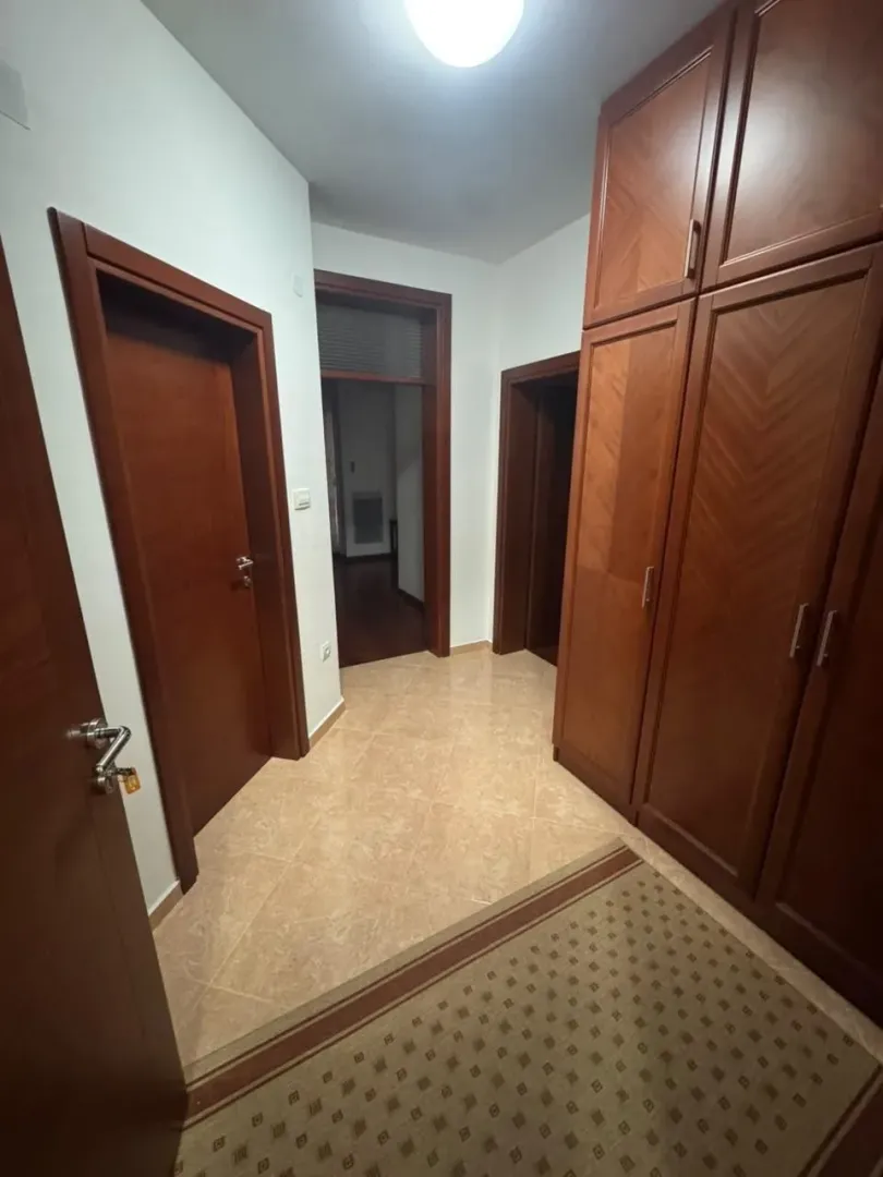 Prodaja, jednosoban stan, 65m², Centar, Bar