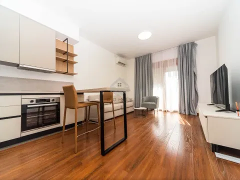 Izdavanje, dvosoban stan, 68m², Master Kvart, Podgorica - image 2