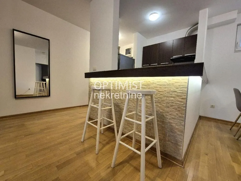 Rent, two bedroom apartment, 43m², Južni Bulevar, Vračar Sve Podlokacije