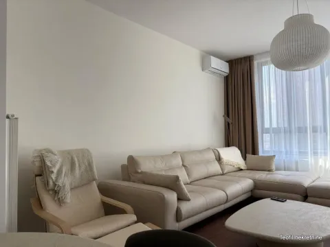 Dnevna soba sa udobnom ugaonom garniturom i foteljom. - image 3