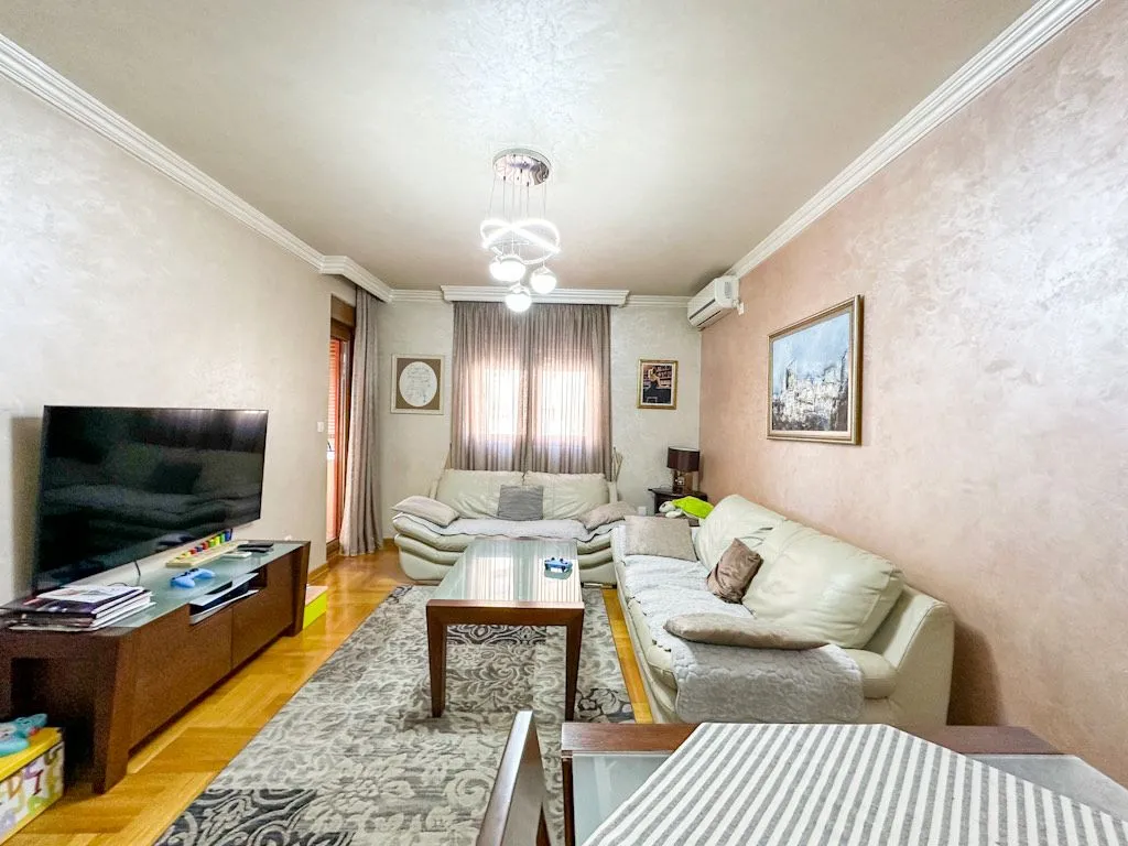 Izdavanje, dvosoban stan, 55m², Stari Aerodrom, Podgorica