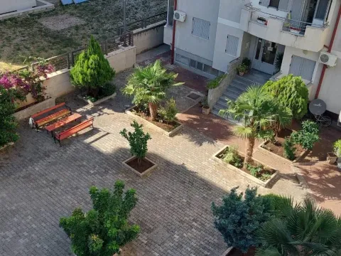 Izdavanje, garsonjera, 28m², Budva, Crna Gora - image 12