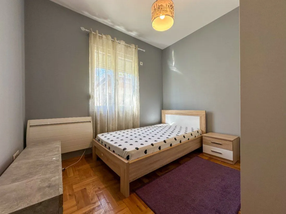 Izdavanje, kuća, 120m², Tološi, Podgorica