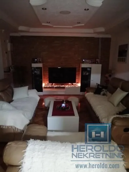 Sale, house, 459m², Batočina, Srbija