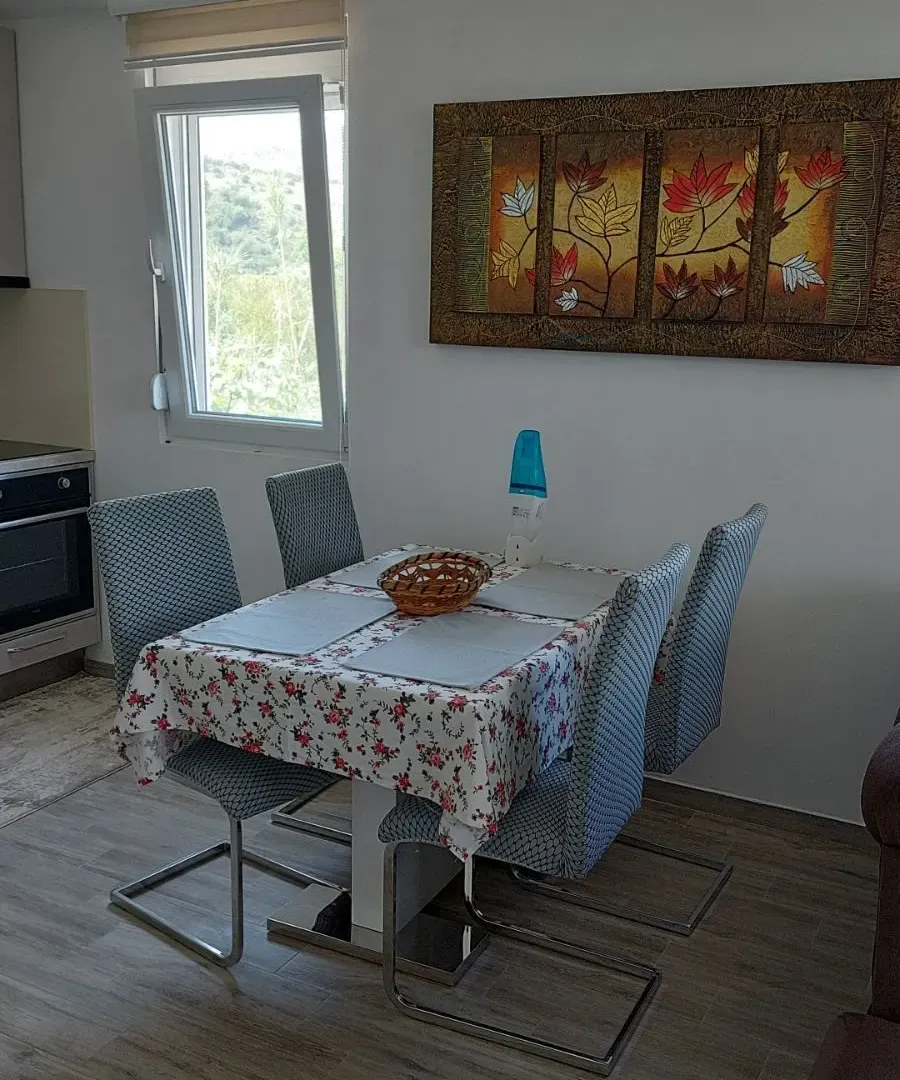 Izdavanje, dvosoban stan, 74m², Bar, Crna Gora
