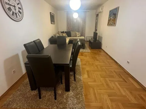 Izdavanje, jednosoban stan, 50m², Stari Aerodrom, Podgorica