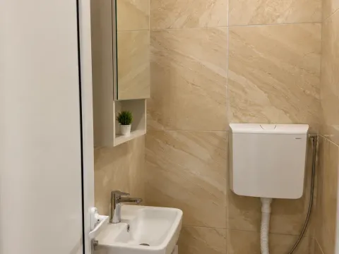Rent, house, 337m², Stari Aerodrom, Podgorica - image 2