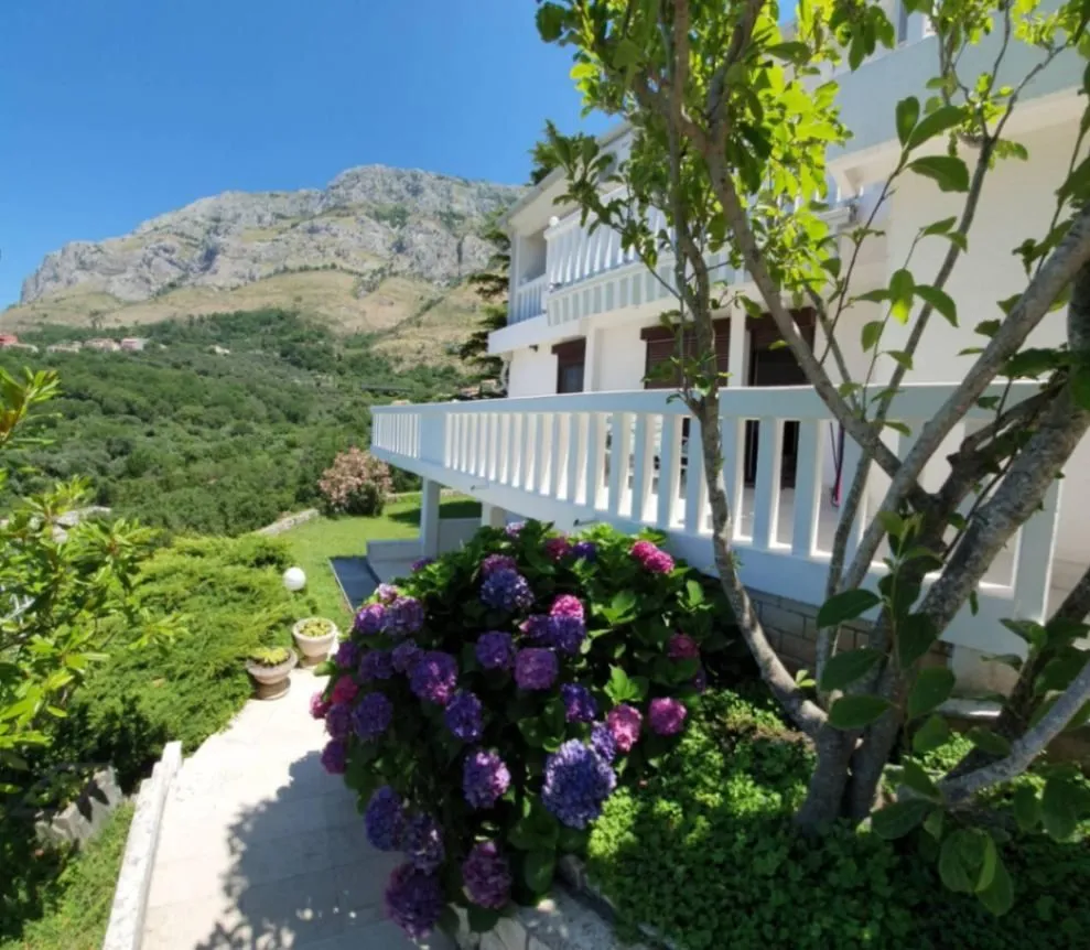 Sale, house, 250m², Reževići, Budva