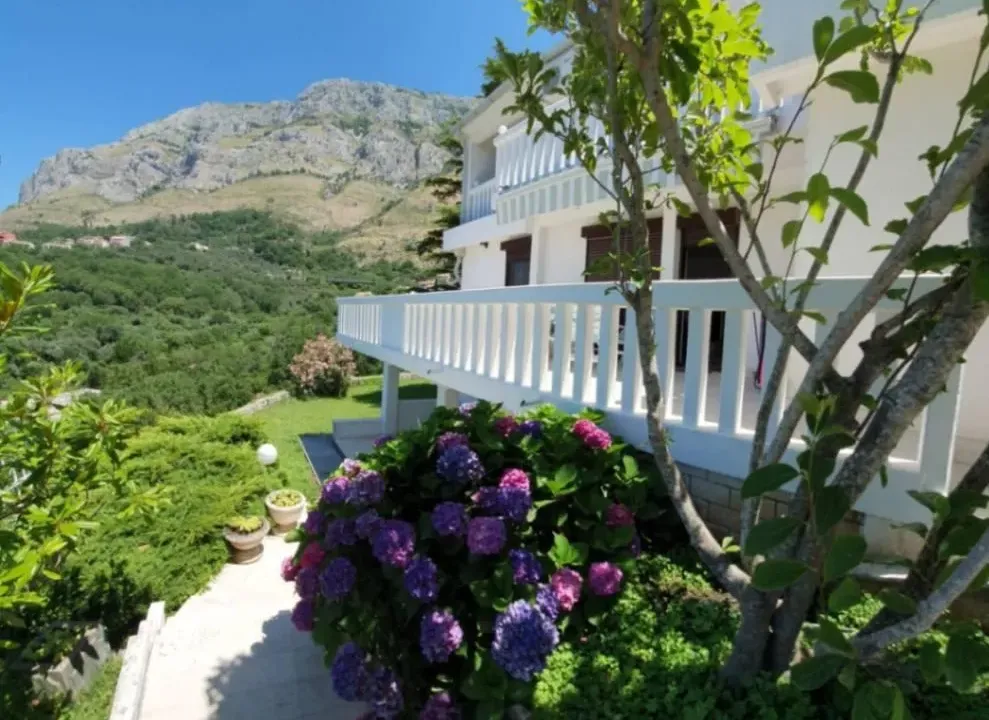 Prodaja, kuća, 250m², Reževići, Budva